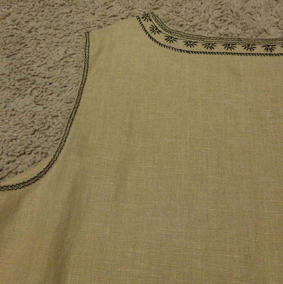 Linen Stitched Laura Ashley Tank Top - Picture 7 of 7
